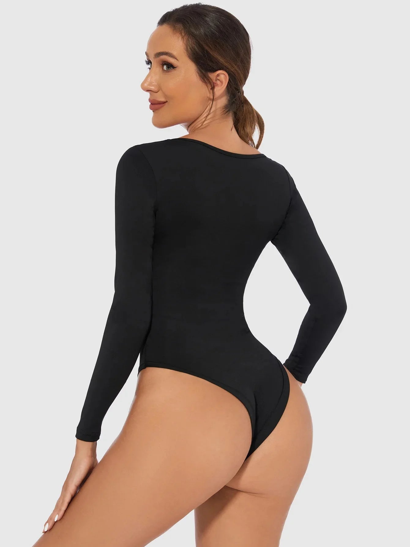 Asia Nino™ Body s dlouhým rukávem a čtvercovým výstřihem