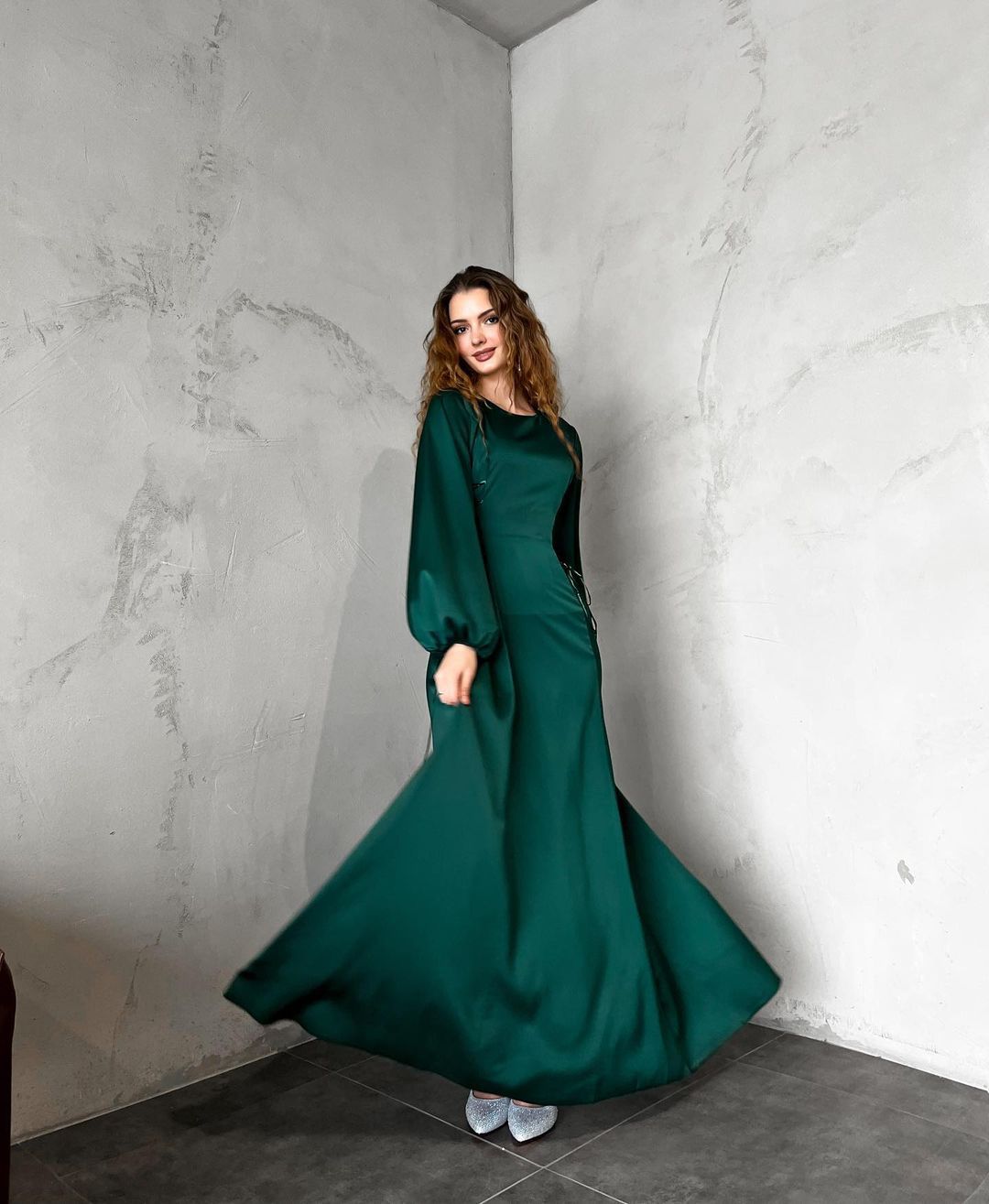 Carmela Gregori™ Elegantní dlouhé šaty s měkkými manžetami