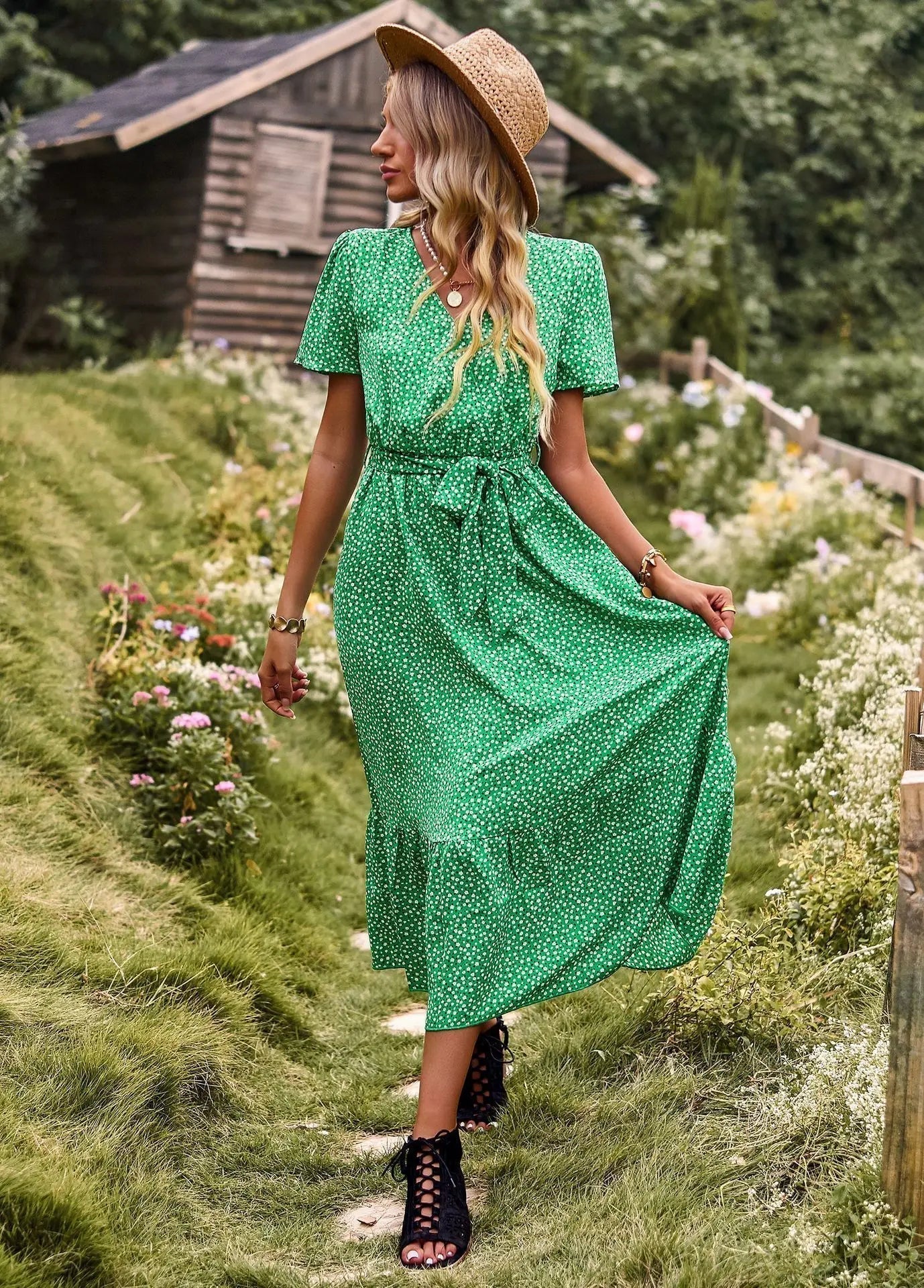 Hazel Molson™ Barevné tečkované letní šaty s výstřihem