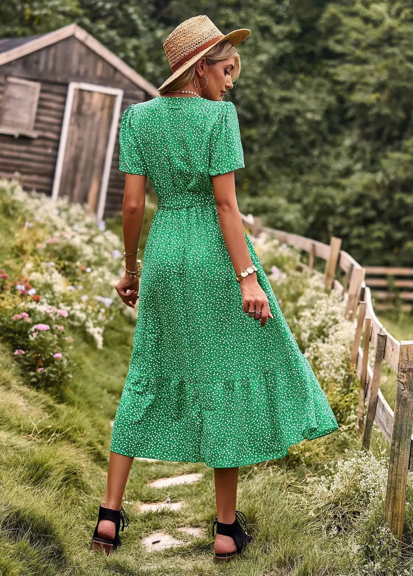 Hazel Molson™ Barevné tečkované letní šaty s výstřihem