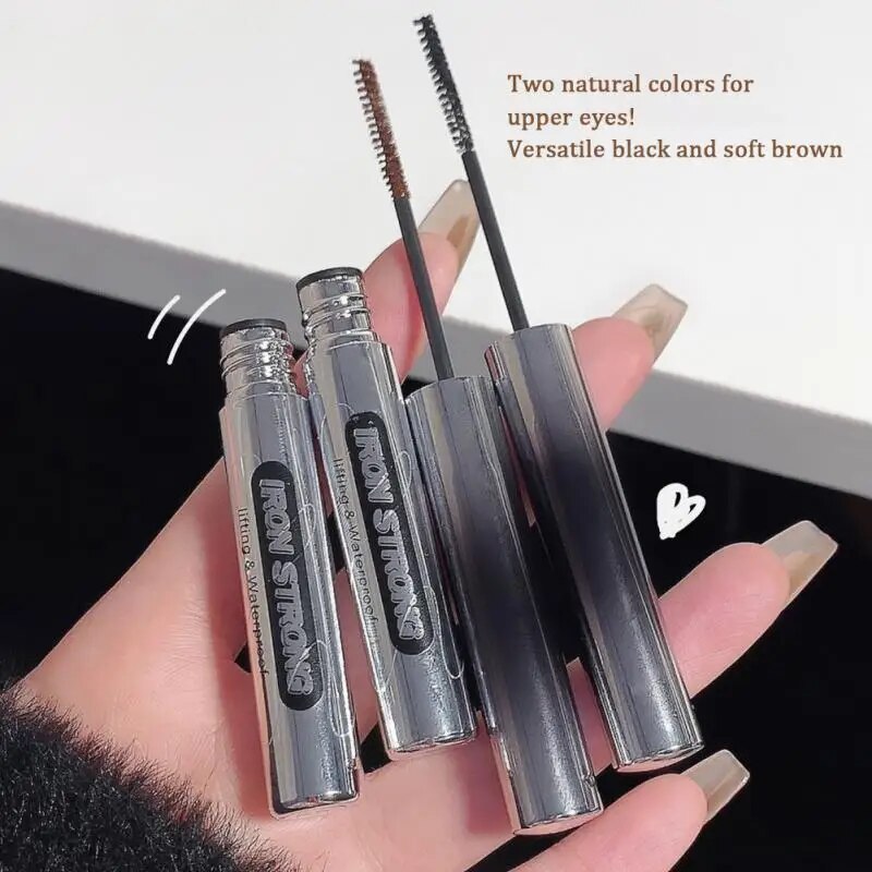 Metal LASH™ Voděodolná řasenka v kovové lahvičce