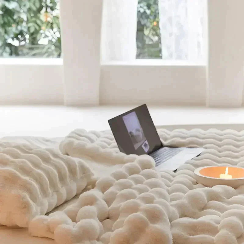 SnugNest+™ Teplá plyšová a měkká deka | Zahalte se do hebkosti!