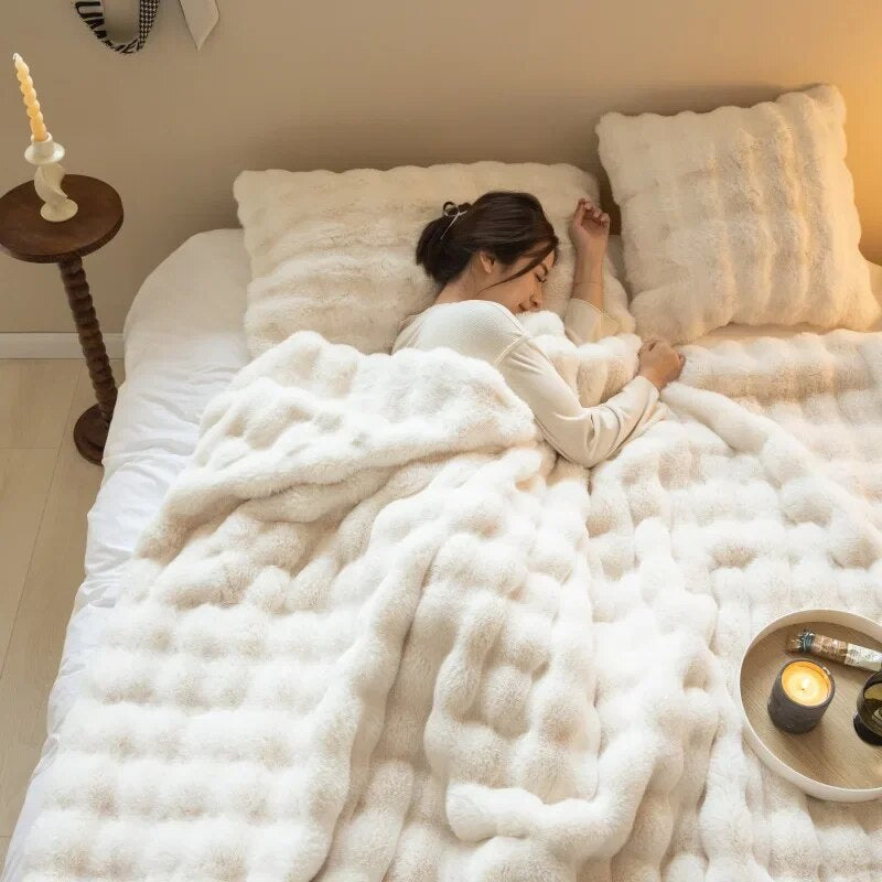 SnugNest+™ Teplá plyšová a měkká deka | Zahalte se do hebkosti!