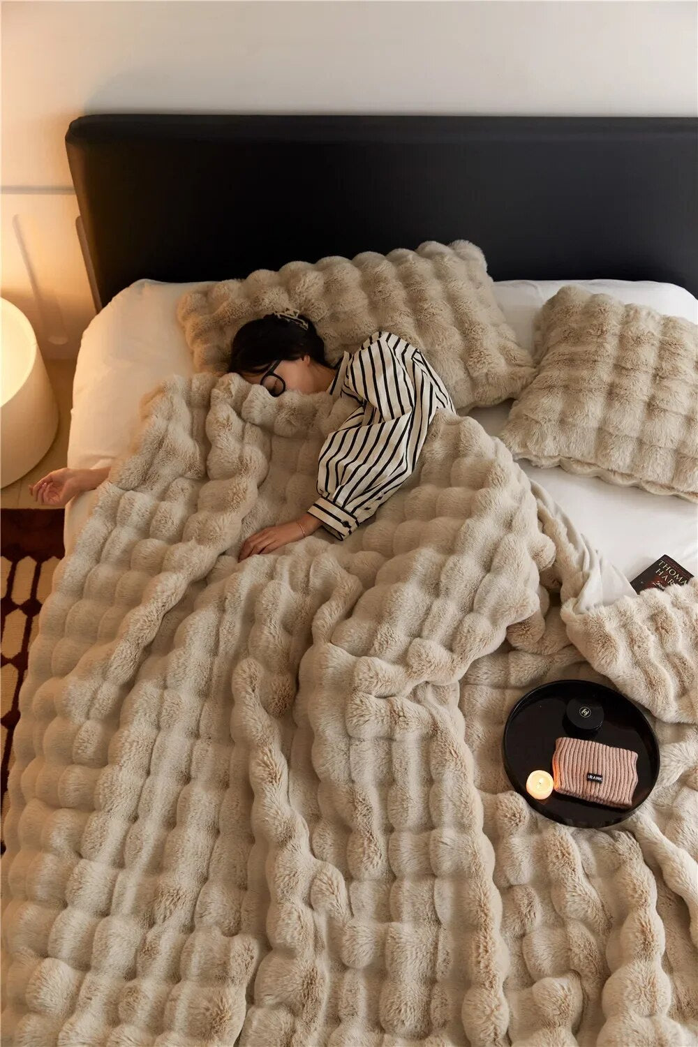 SnugNest+™ Teplá plyšová a měkká deka | Zahalte se do hebkosti!