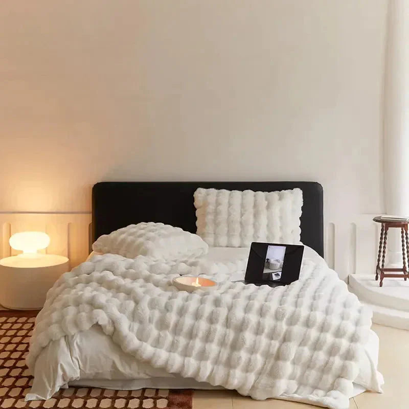 SnugNest+™ Teplá plyšová a měkká deka | Zahalte se do hebkosti!