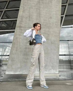 Světle šedá
