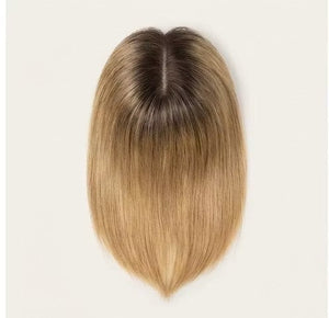 Blond s tmavými odrosty