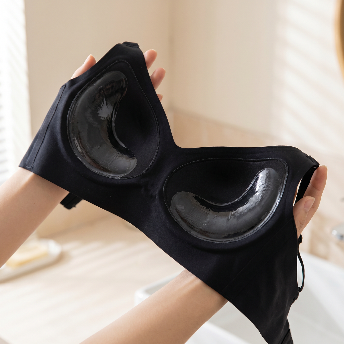 Bareella™ Neviditelná bezdrátová podprsenka pro outfity s odhalenými zády