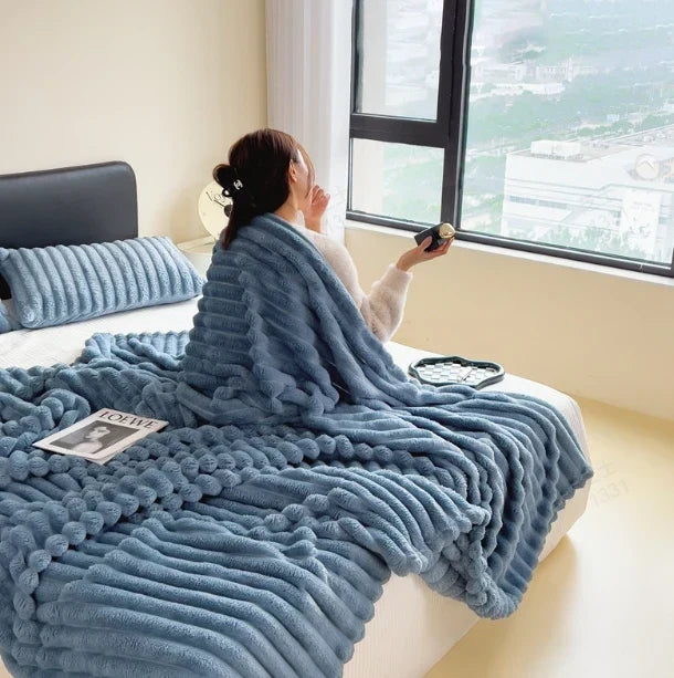 Plushella™ Plyšová deka s králíčkem pro útulné večery